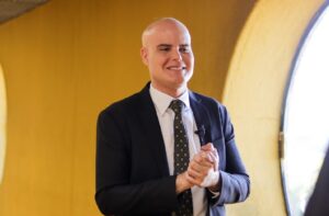 El psíquico más grande de Brasil, Rodrigo Tudor, es uno de los favoritos de las celebridades